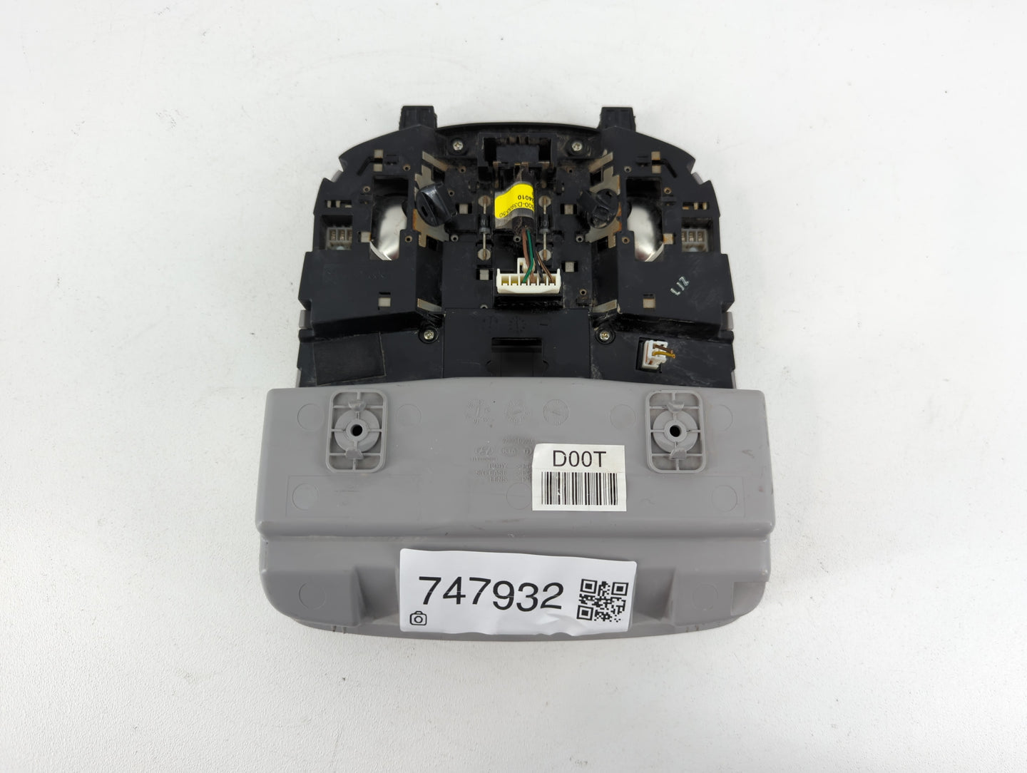 2016-2021 Hyundai Tucson Overhead Roof Console 747932 - Oemusedautoparts1.com