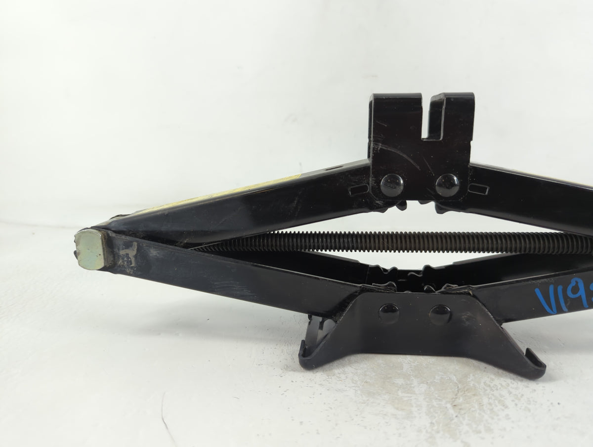 2017 Hyundai Tucson Spare Scissor Car Jack 748789 - Oemusedautoparts1.com