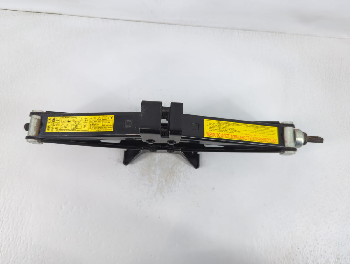 2017 Hyundai Tucson Spare Scissor Car Jack 748789 - Oemusedautoparts1.com