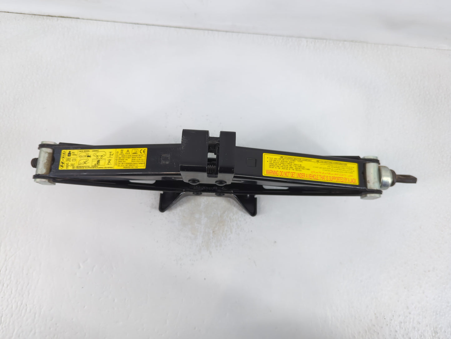 2017 Hyundai Tucson Spare Scissor Car Jack 748789 - Oemusedautoparts1.com