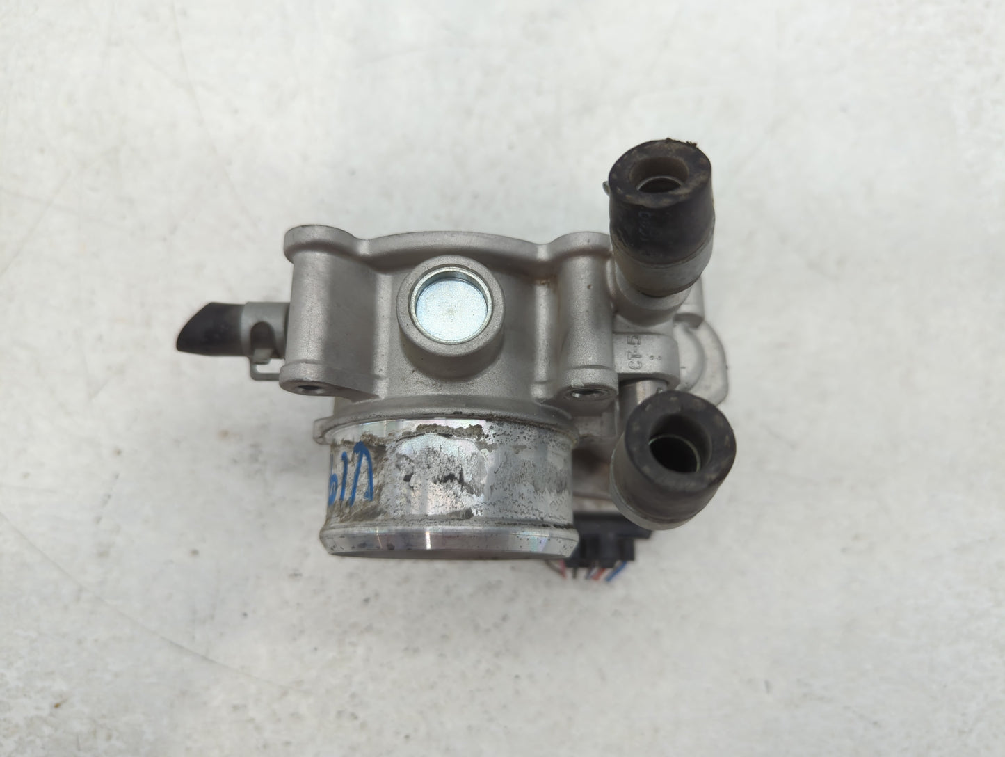 2016-2018 Hyundai Tucson Throttle Body P/N:35100-2B340 Fits Fits 2015 2016 2017 2018 2019 2020 2021 2022 OEM Used Auto Parts