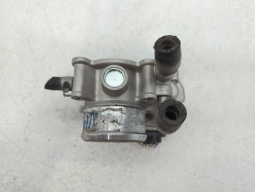 2016-2018 Hyundai Tucson Throttle Body P/N:35100-2B340 Fits Fits 2015 2016 2017 2018 2019 2020 2021 2022 OEM Used Auto Parts