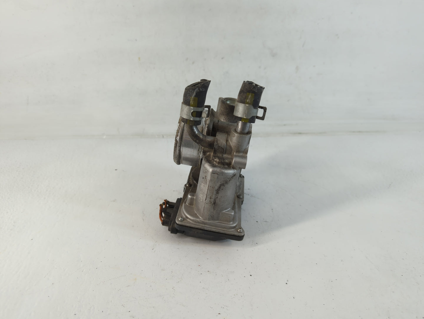 2016-2018 Hyundai Tucson Throttle Body P/N:35100-2B340 Fits Fits 2015 2016 2017 2018 2019 2020 2021 2022 OEM Used Auto Parts