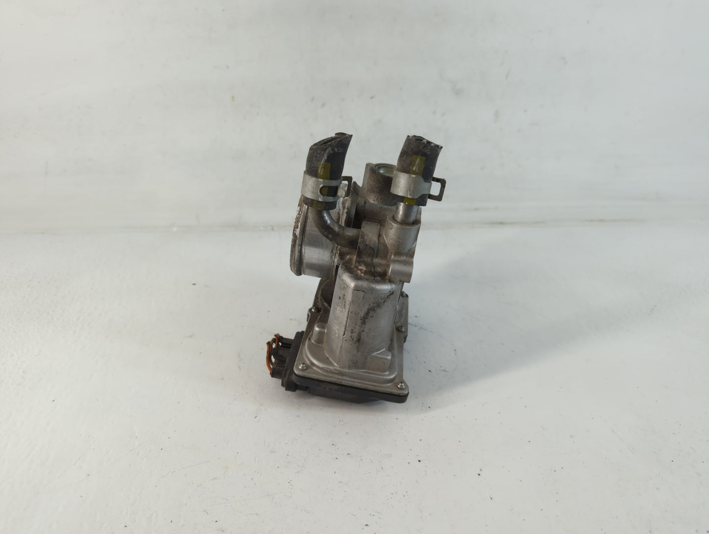 2016-2018 Hyundai Tucson Throttle Body P/N:35100-2B340 Fits Fits 2015 2016 2017 2018 2019 2020 2021 2022 OEM Used Auto Parts