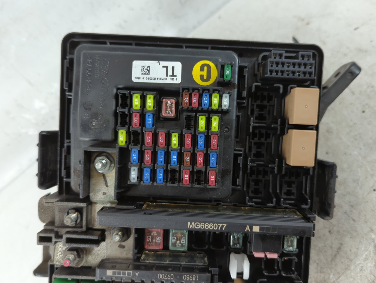 2016-2018 Hyundai Tucson Fusebox Fuse Box Panel Relay Module P/N:91422 D3172 BH210007 0049 Fits Fits 2016 2017 2018 OEM Used