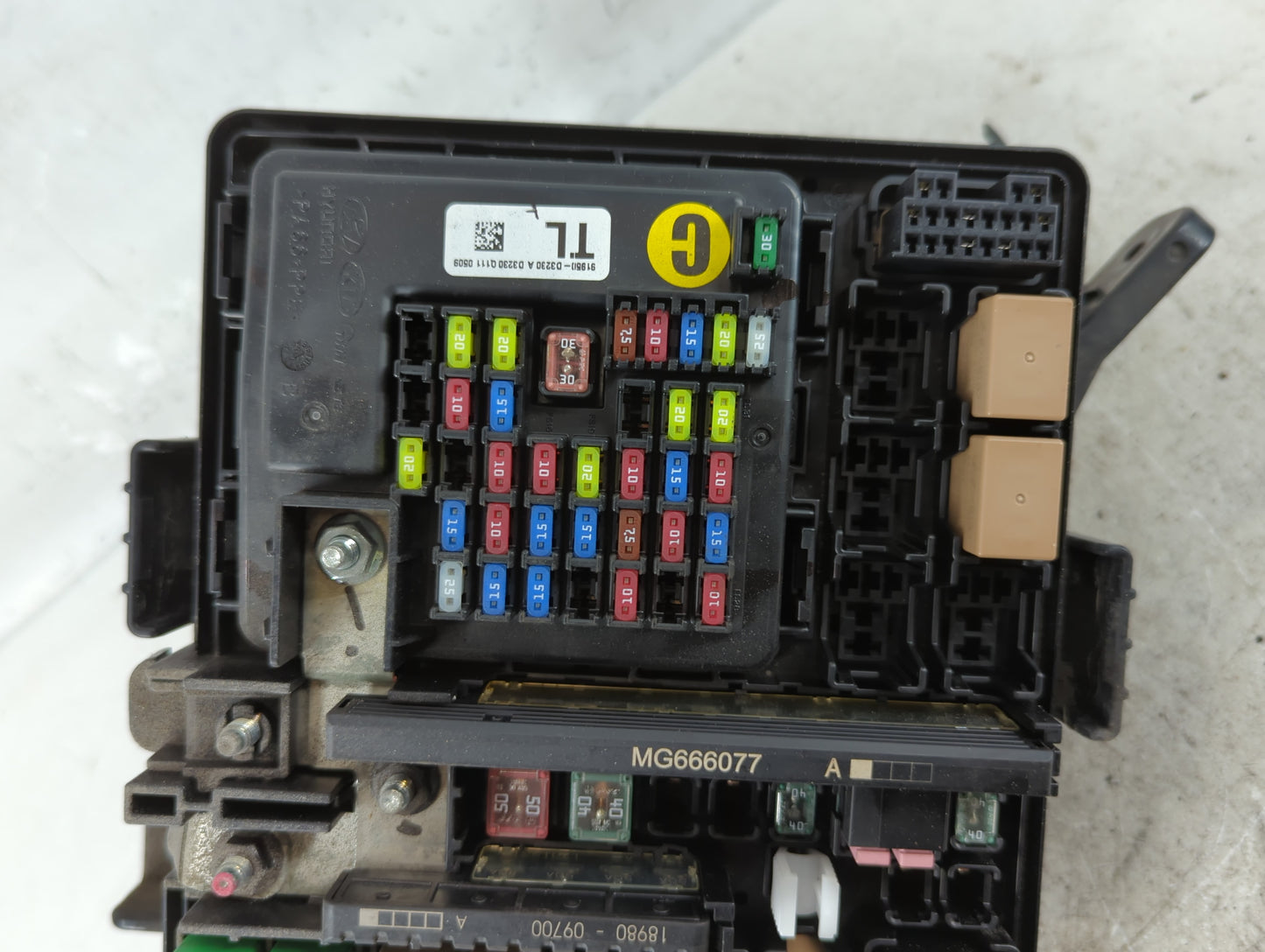 2016-2018 Hyundai Tucson Fusebox Fuse Box Panel Relay Module P/N:91422 D3172 BH210007 0049 Fits Fits 2016 2017 2018 OEM Used