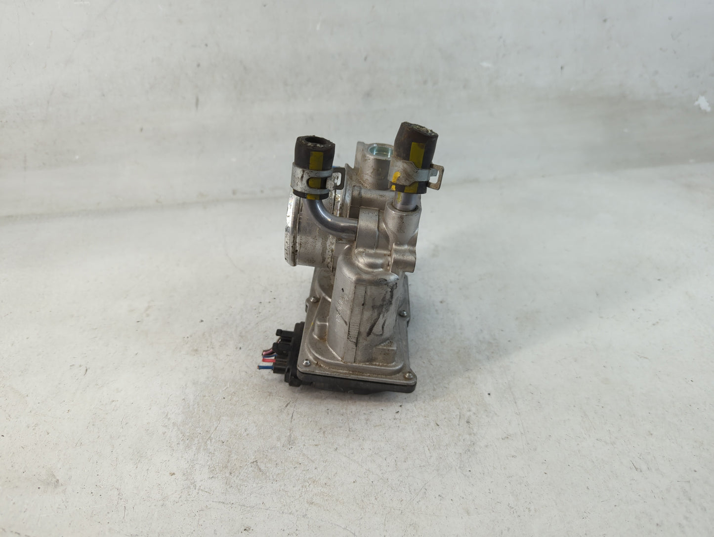 2016-2018 Hyundai Tucson Throttle Body P/N:35100-2B340 Fits Fits 2015 2016 2017 2018 2019 2020 2021 2022 OEM Used Auto Parts
