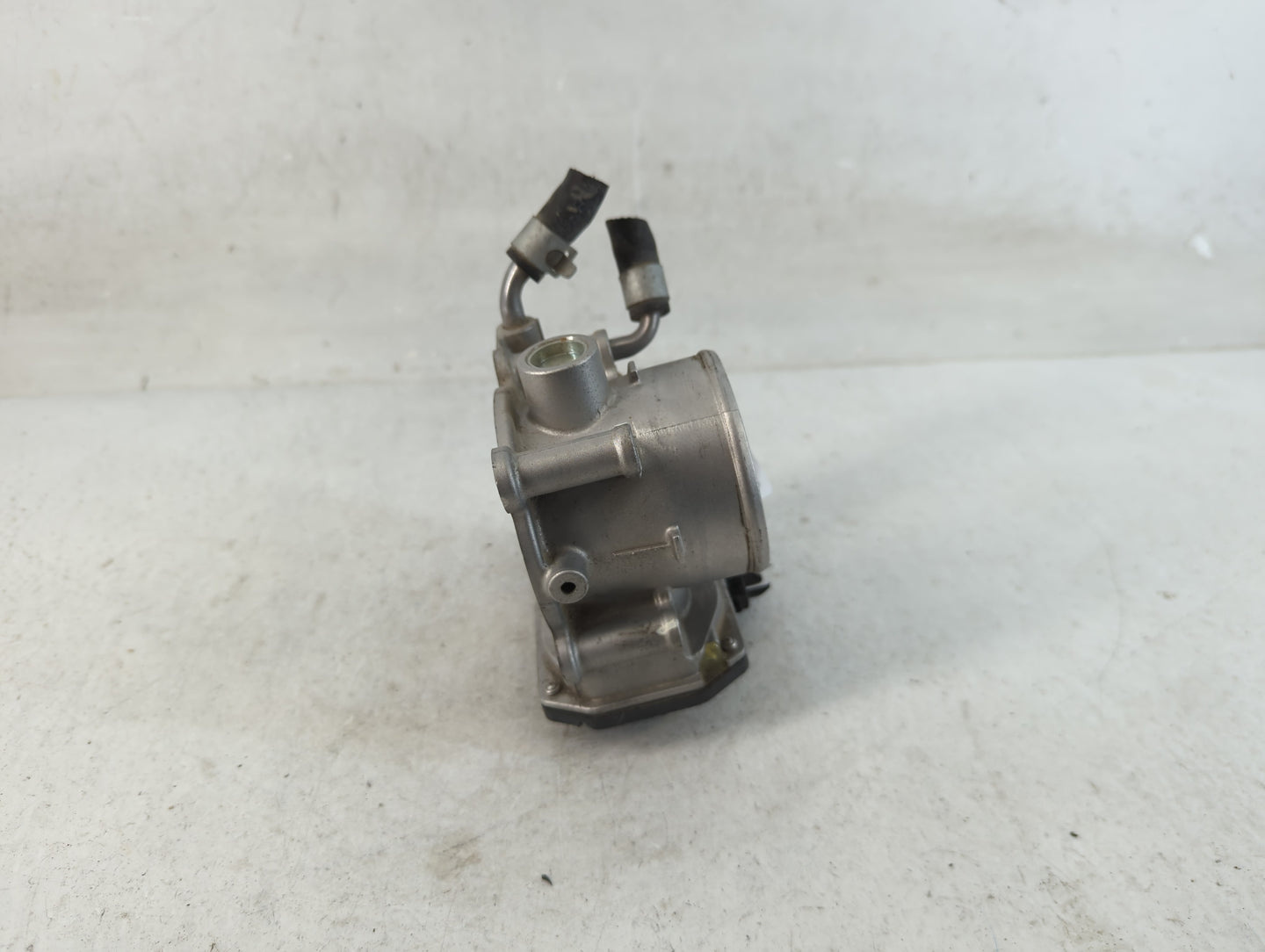 2014-2021 Hyundai Tucson Throttle Body P/N:35100-2B300 Fits Fits 2011 2012 2013 2014 2015 2016 2017 2018 2019 2020 2021 OEM 