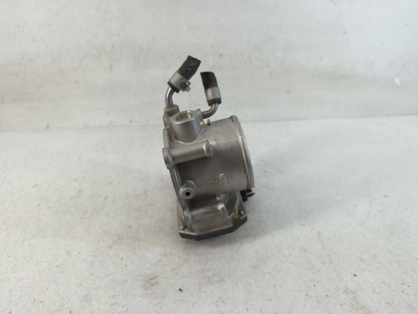 2014-2021 Hyundai Tucson Throttle Body P/N:35100-2B300 Fits Fits 2011 2012 2013 2014 2015 2016 2017 2018 2019 2020 2021 OEM 
