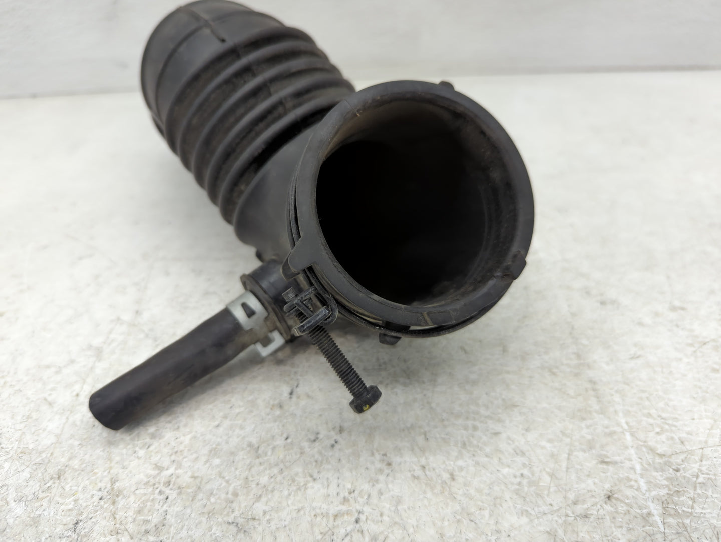 2017 Hyundai Veloster Air Cleaner Intake Duct Hose Tube - Oemusedautoparts1.com