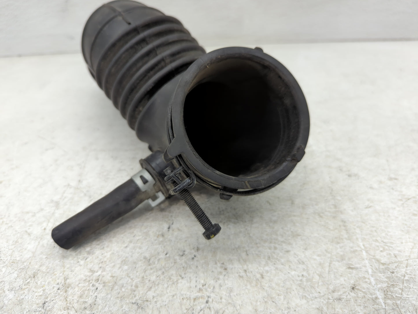 2017 Hyundai Veloster Air Cleaner Intake Duct Hose Tube - Oemusedautoparts1.com