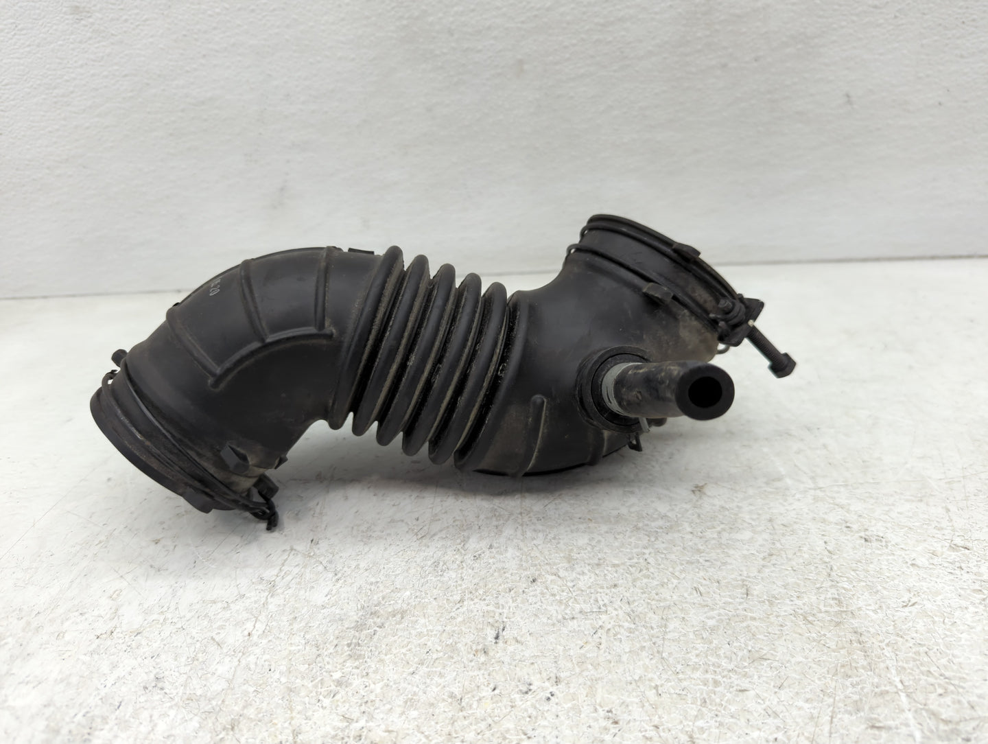 2017 Hyundai Veloster Air Cleaner Intake Duct Hose Tube - Oemusedautoparts1.com
