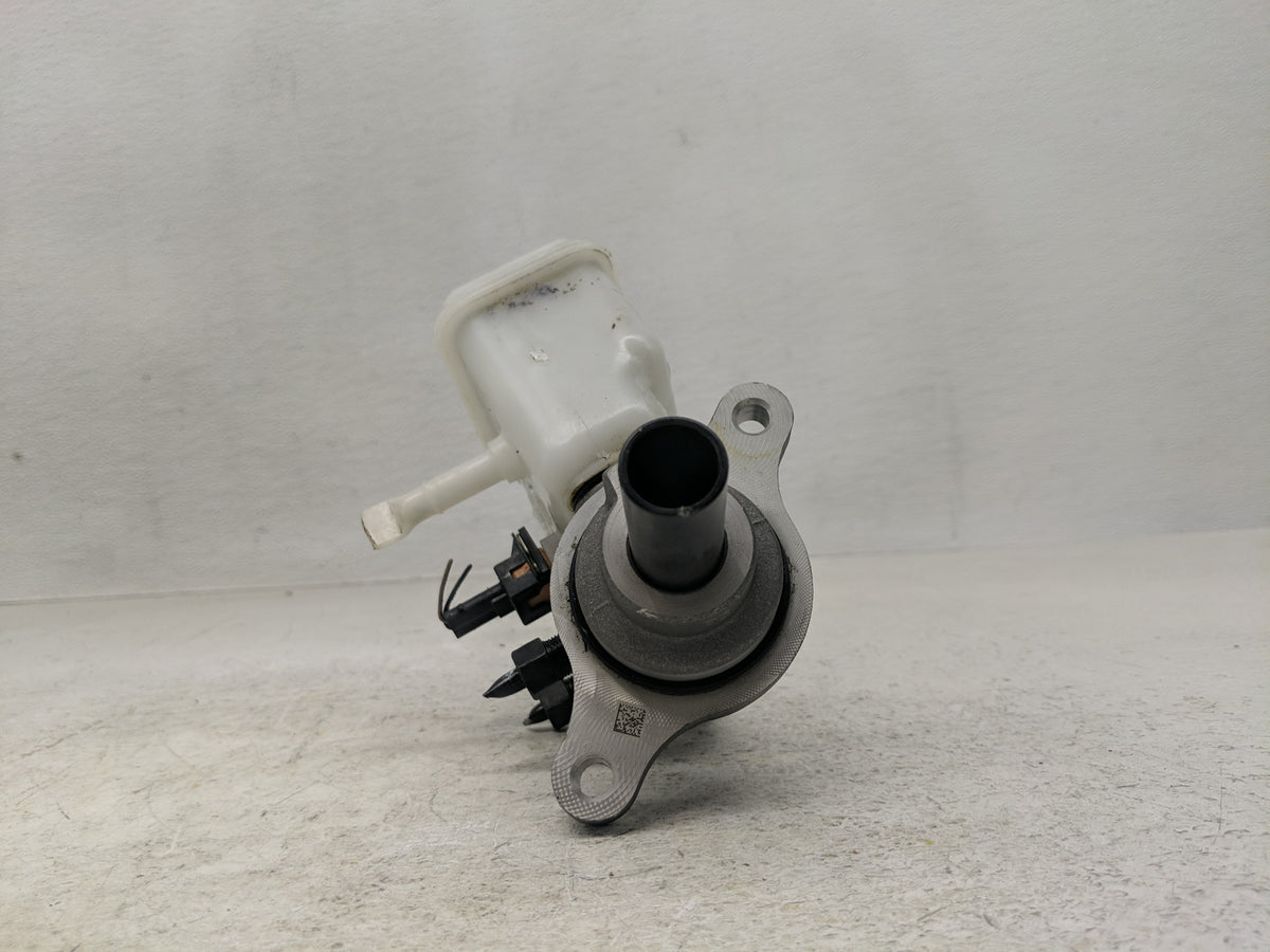 2012-2017 Hyundai Veloster Brake Master Cylinder 1301903 - Oemusedautoparts1.com