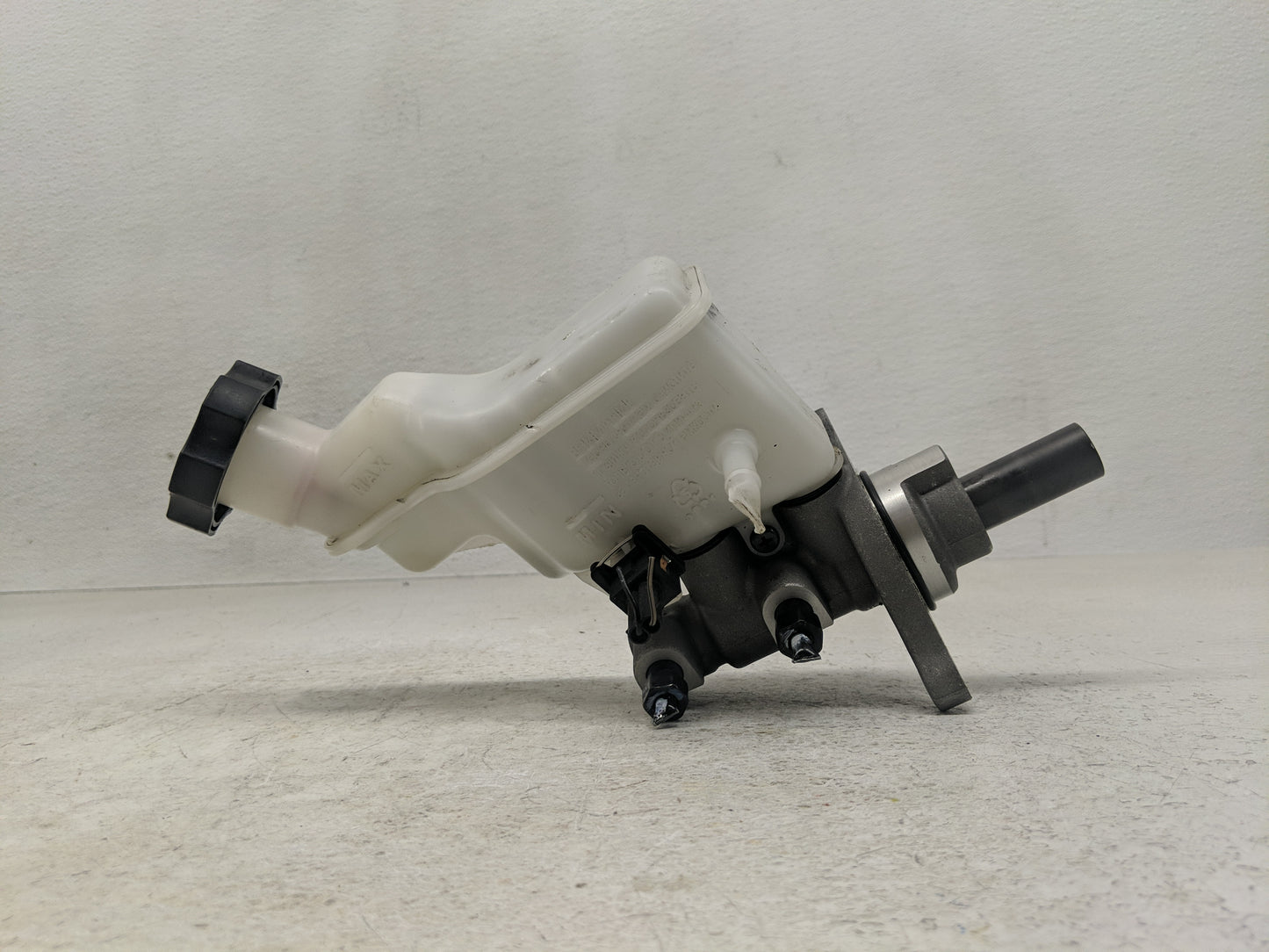 2012-2017 Hyundai Veloster Brake Master Cylinder - Oemusedautoparts1.com