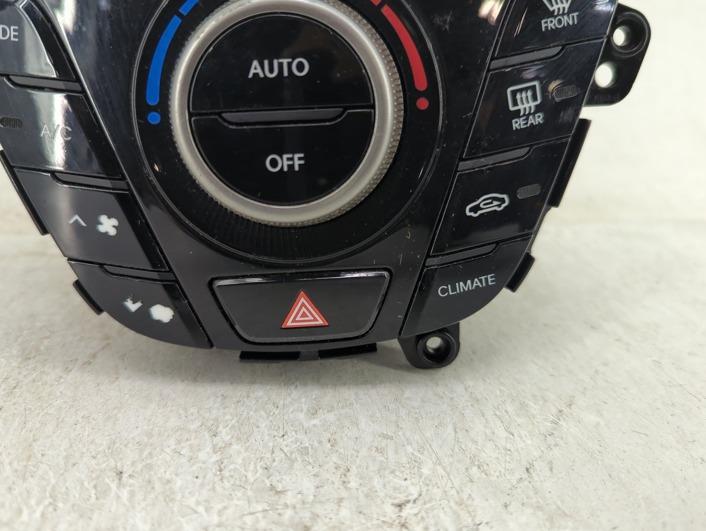 2016-2017 Hyundai Veloster Climate Control Module Temperature AC/Heater Replacement Fits Fits 2016 2017 OEM Used Auto Parts 