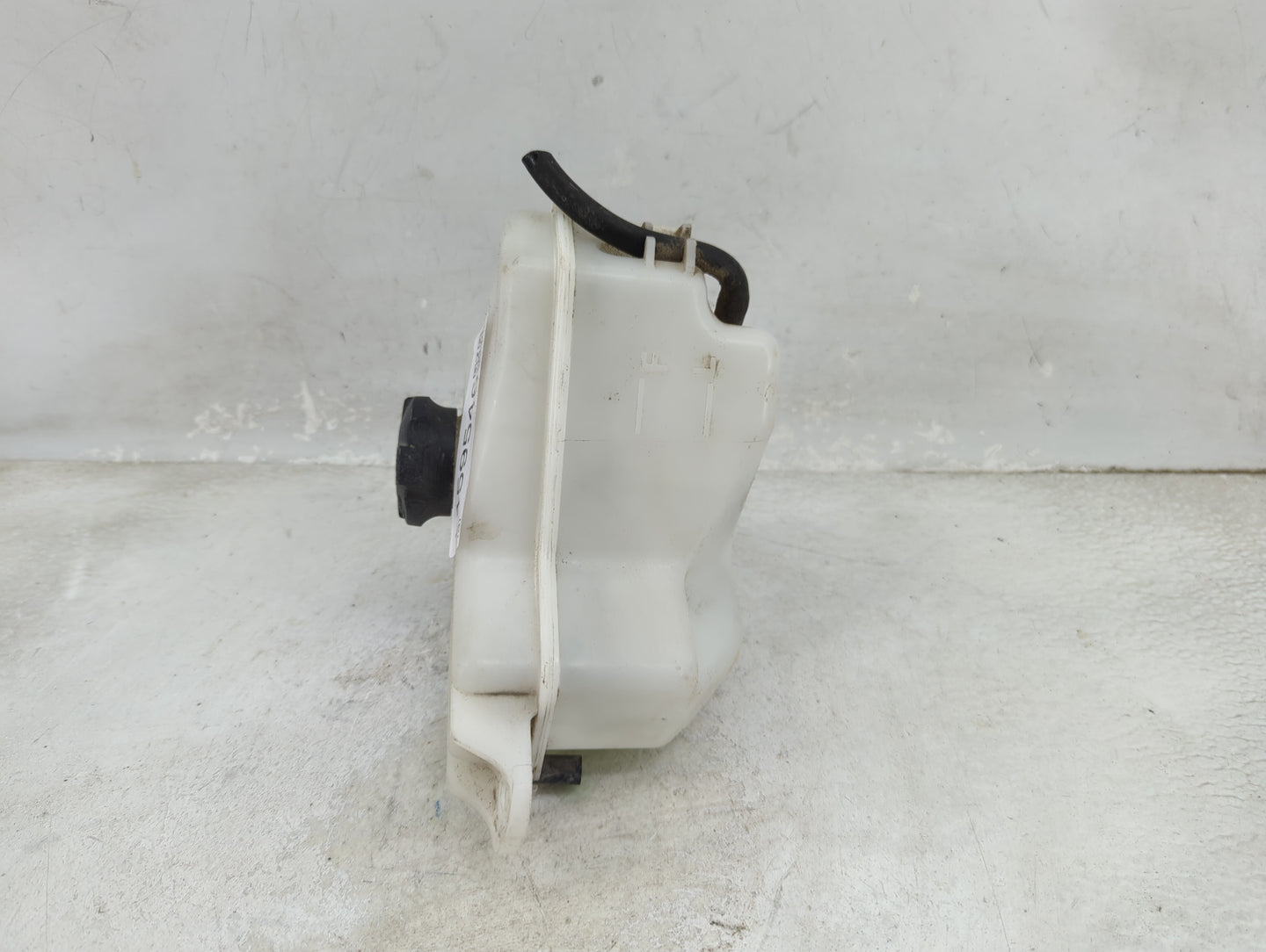 2013 Hyundai Veloster Radiator Coolant Overflow Expansion Tank Bottle 1459546 - Oemusedautoparts1.com