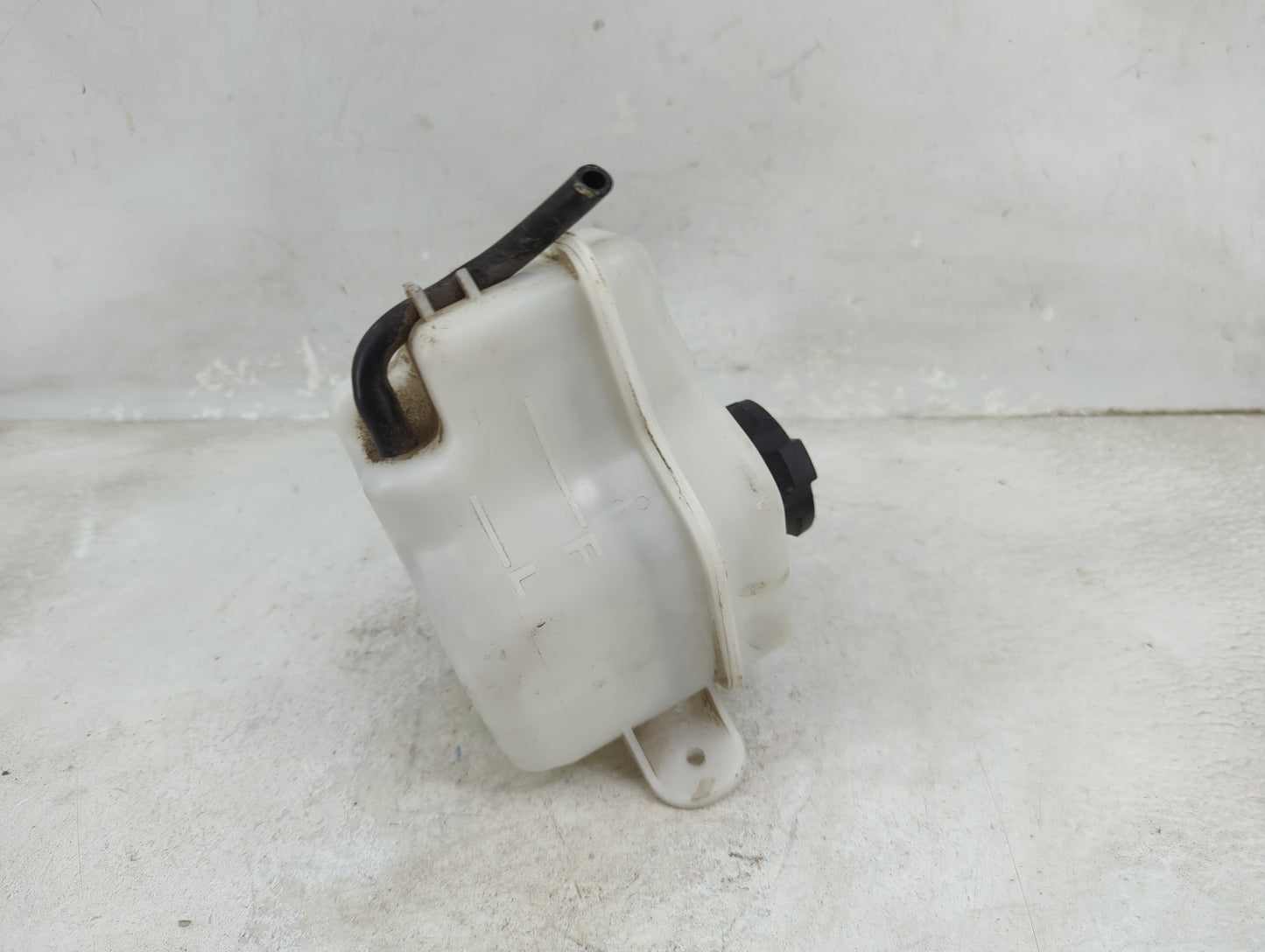 2013 Hyundai Veloster Radiator Coolant Overflow Expansion Tank Bottle 1459546 - Oemusedautoparts1.com