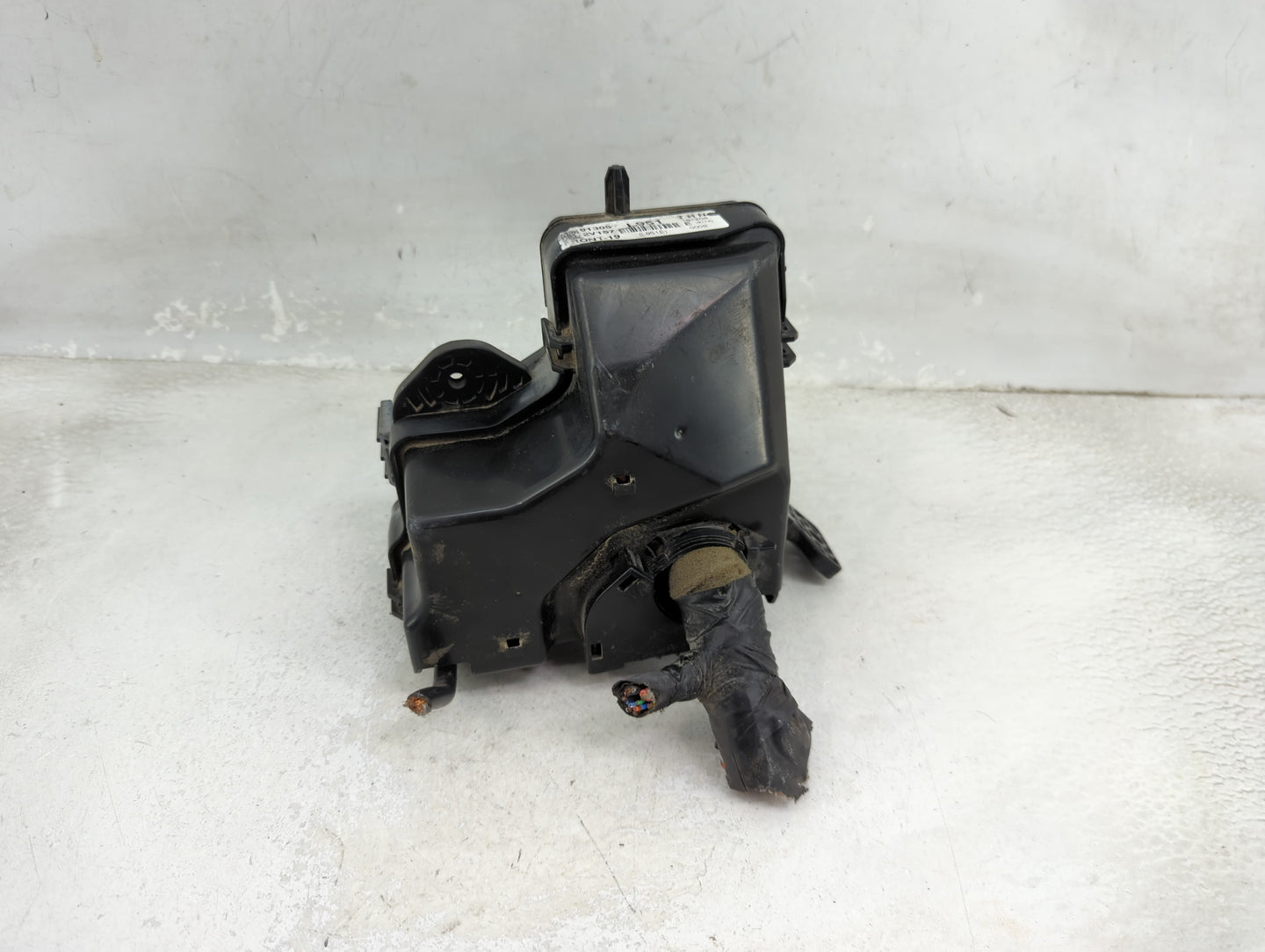 2015-2017 Hyundai Veloster Fusebox Fuse Box Panel Relay Module P/N:18790-01030 95210-2E000 Fits Fits 2015 2016 2017 OEM Used