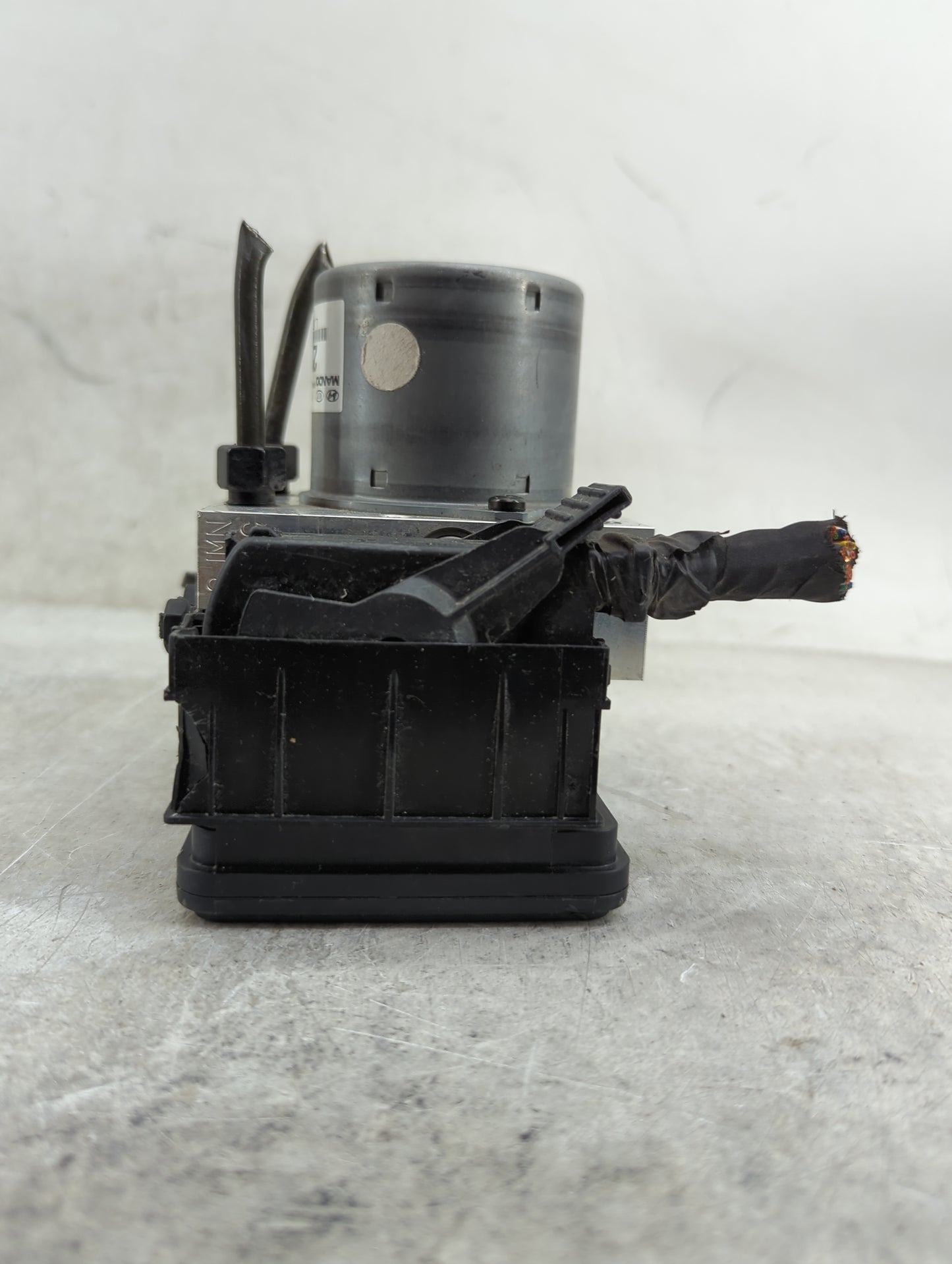2015-2017 Hyundai Veloster ABS Pump Control Module Replacement Fits Fits 2015 2016 2017 OEM Used Auto Parts - Oemusedautopar