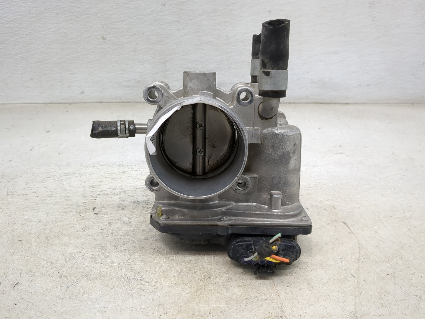 2012-2017 Hyundai Veloster Throttle Body P/N:35100-2B300 Fits Fits 2012 2013 2014 2015 2016 2017 2018 2019 OEM Used Auto Par
