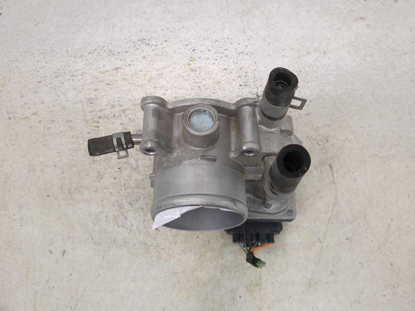 2012-2017 Hyundai Veloster Throttle Body P/N:35100-2B300 Fits Fits 2012 2013 2014 2015 2016 2017 2018 2019 OEM Used Auto Par