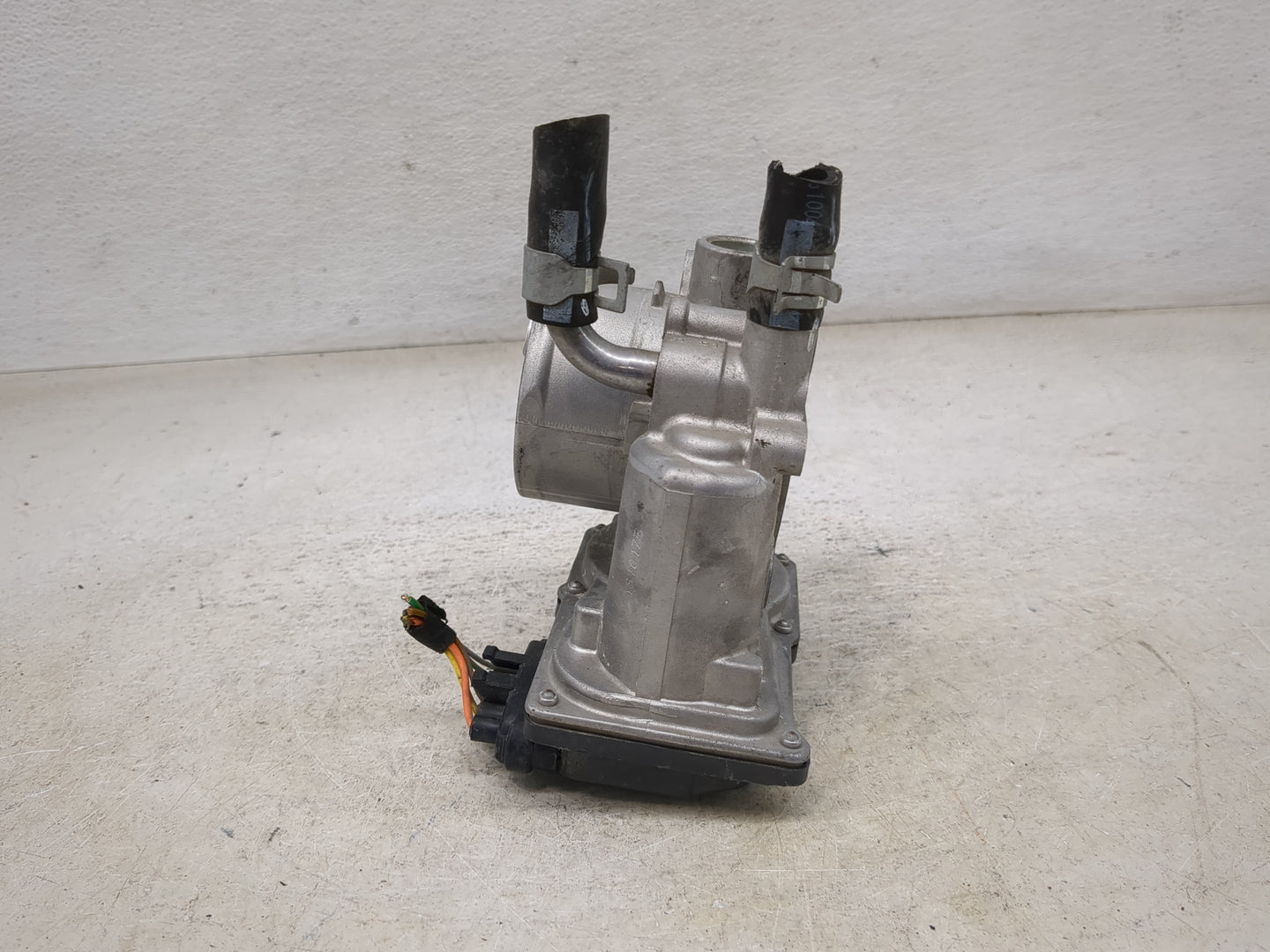 2012-2017 Hyundai Veloster Throttle Body P/N:35100-2B300 Fits Fits 2012 2013 2014 2015 2016 2017 2018 2019 OEM Used Auto Par
