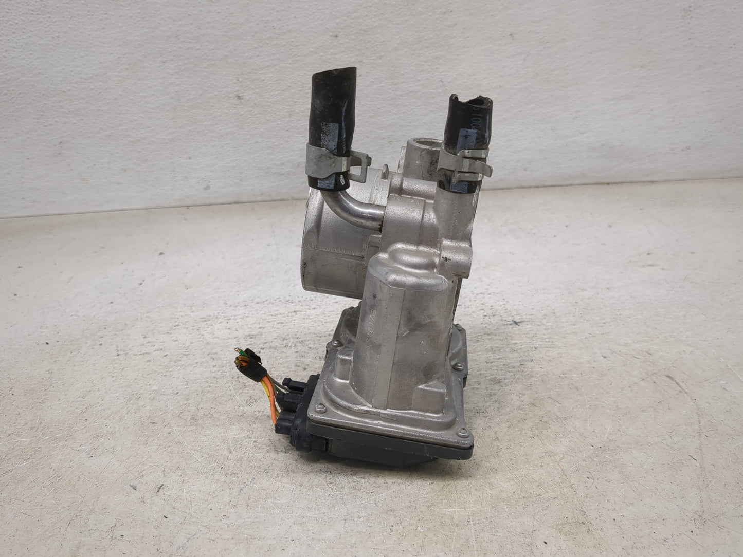 2012-2017 Hyundai Veloster Throttle Body P/N:35100-2B300 Fits Fits 2012 2013 2014 2015 2016 2017 2018 2019 OEM Used Auto Par