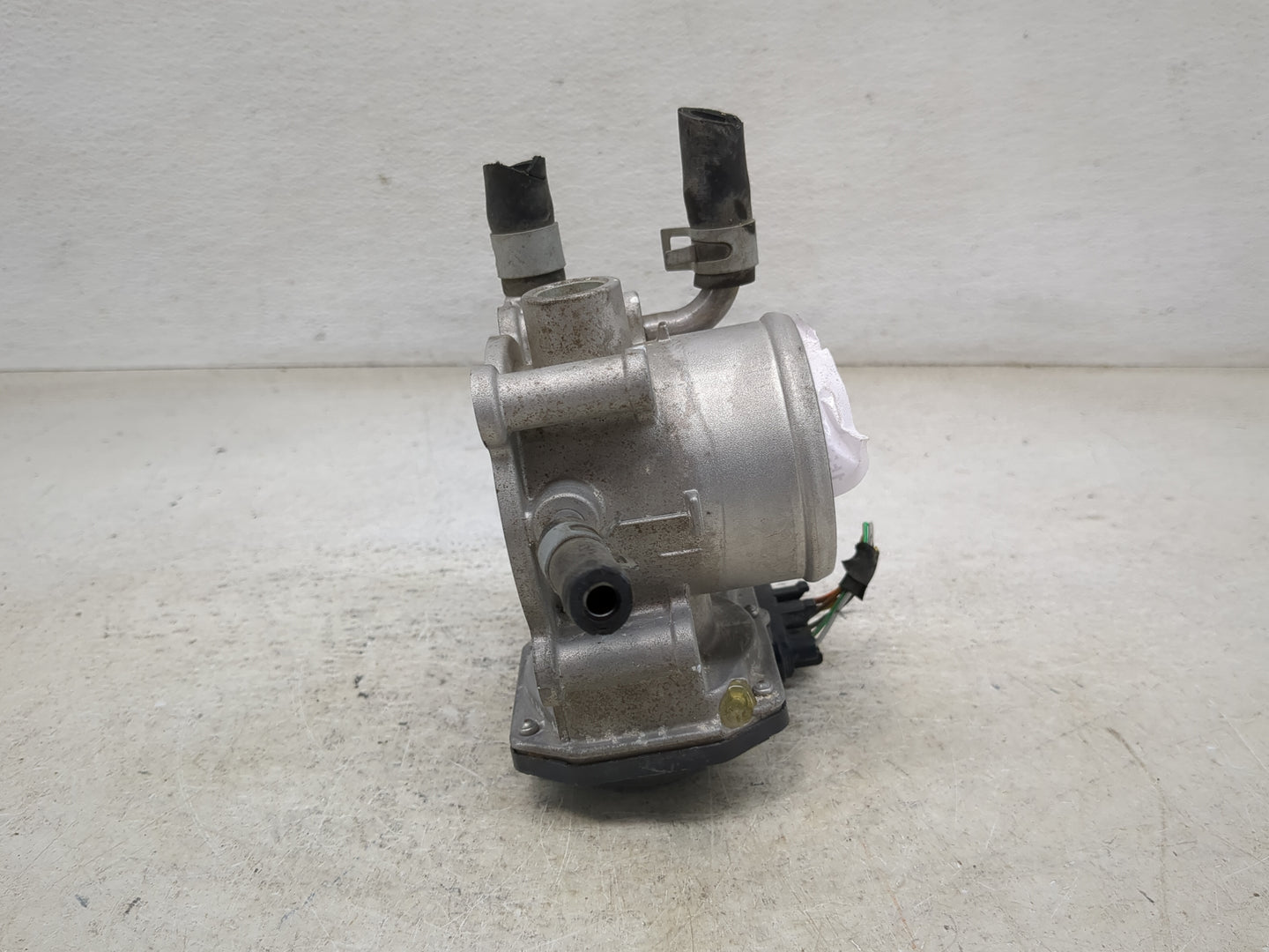 2012-2017 Hyundai Veloster Throttle Body P/N:35100-2B300 Fits Fits 2012 2013 2014 2015 2016 2017 2018 2019 OEM Used Auto Par