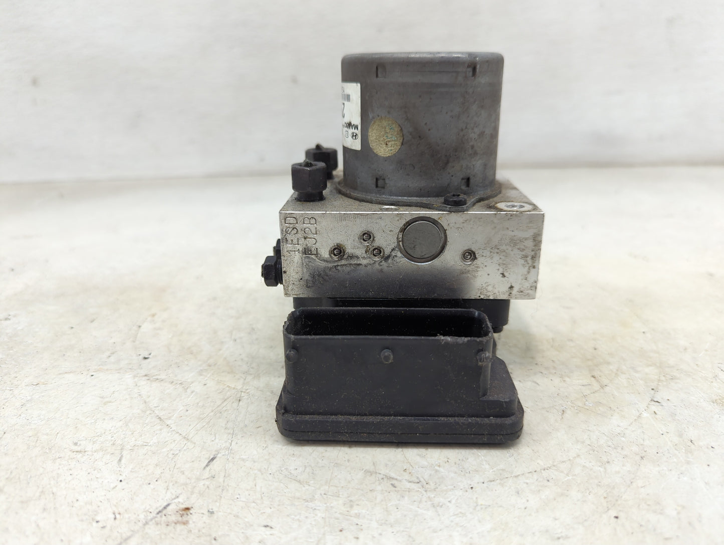 2015-2017 Hyundai Veloster ABS Pump Control Module Replacement P/N:58920-2V480 Fits Fits 2015 2016 2017 OEM Used Auto Parts 