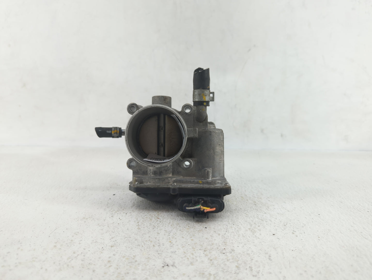 2012-2017 Hyundai Veloster Throttle Body P/N:35100-2B300 Fits Fits 2012 2013 2014 2015 2016 2017 2018 2019 OEM Used Auto Par