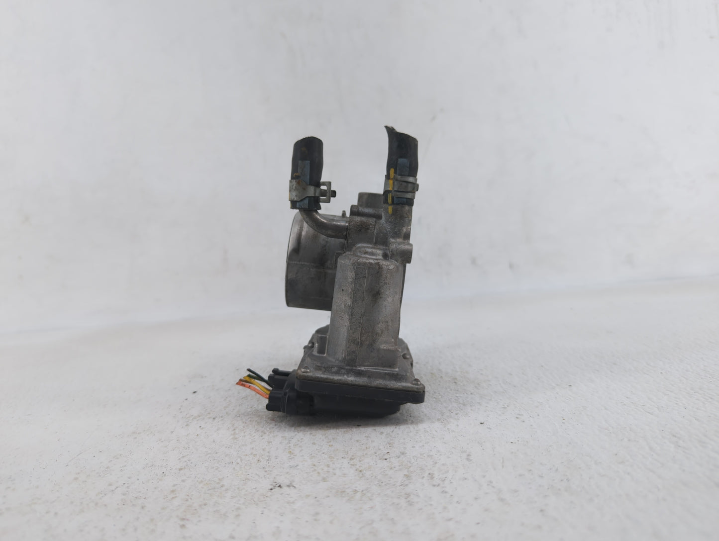 2012-2017 Hyundai Veloster Throttle Body P/N:35100-2B300 Fits Fits 2012 2013 2014 2015 2016 2017 2018 2019 OEM Used Auto Par