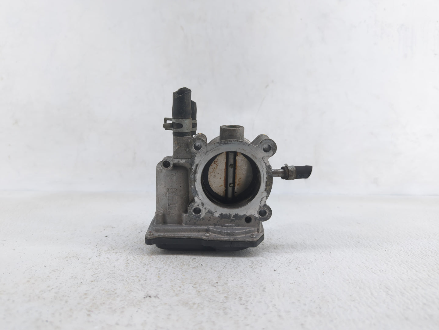 2012-2017 Hyundai Veloster Throttle Body P/N:35100-2B300 Fits Fits 2012 2013 2014 2015 2016 2017 2018 2019 OEM Used Auto Par