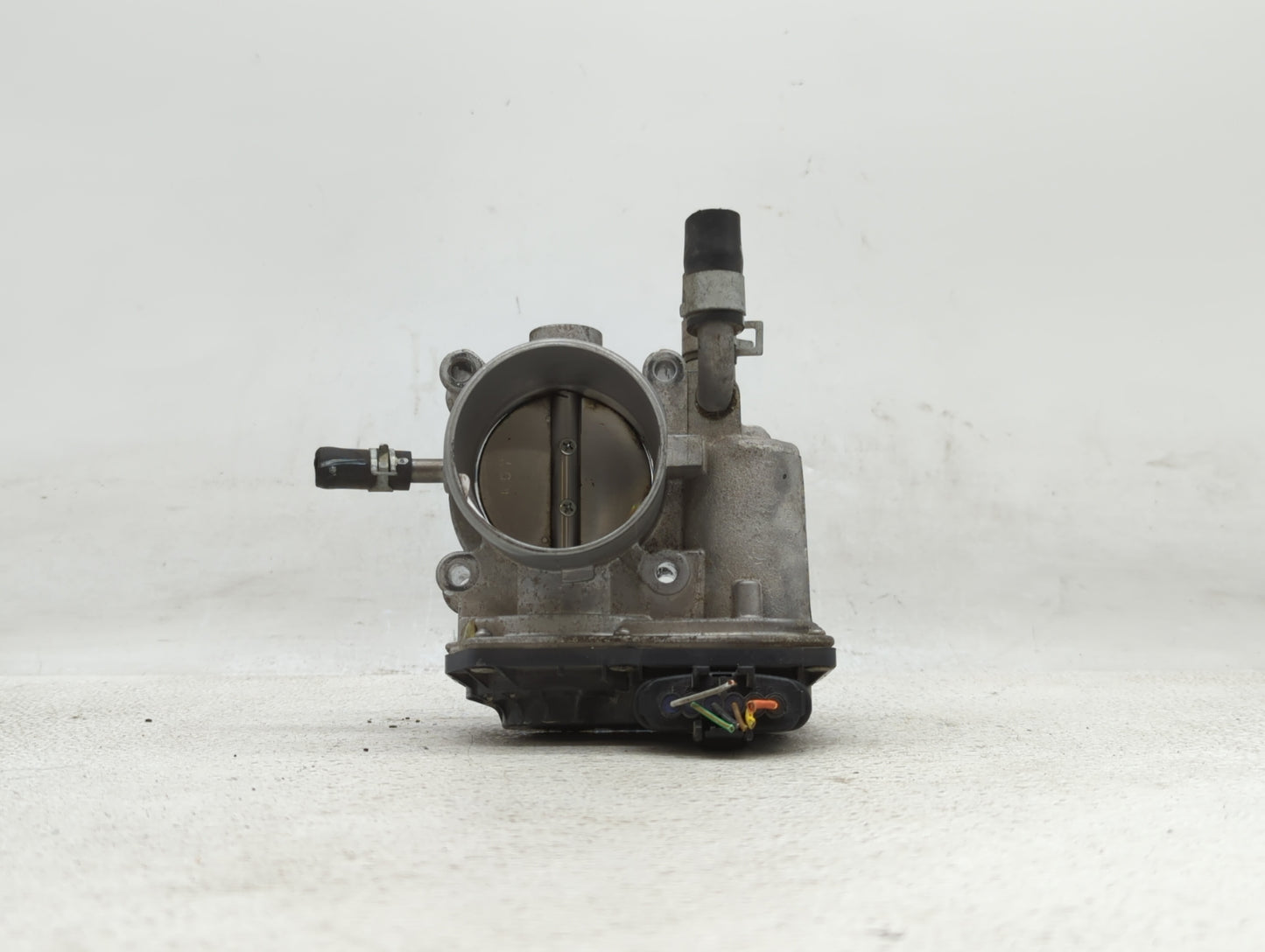 2012-2017 Hyundai Veloster Throttle Body P/N:35100-2B300 Fits Fits 2012 2013 2014 2015 2016 2017 2018 2019 OEM Used Auto Par