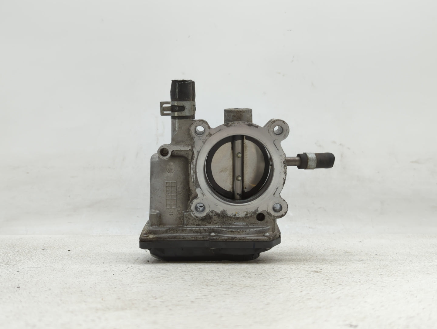 2012-2017 Hyundai Veloster Throttle Body P/N:35100-2B300 Fits Fits 2012 2013 2014 2015 2016 2017 2018 2019 OEM Used Auto Par