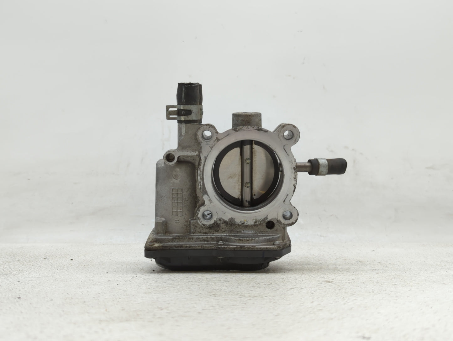 2012-2017 Hyundai Veloster Throttle Body P/N:35100-2B300 Fits Fits 2012 2013 2014 2015 2016 2017 2018 2019 OEM Used Auto Par