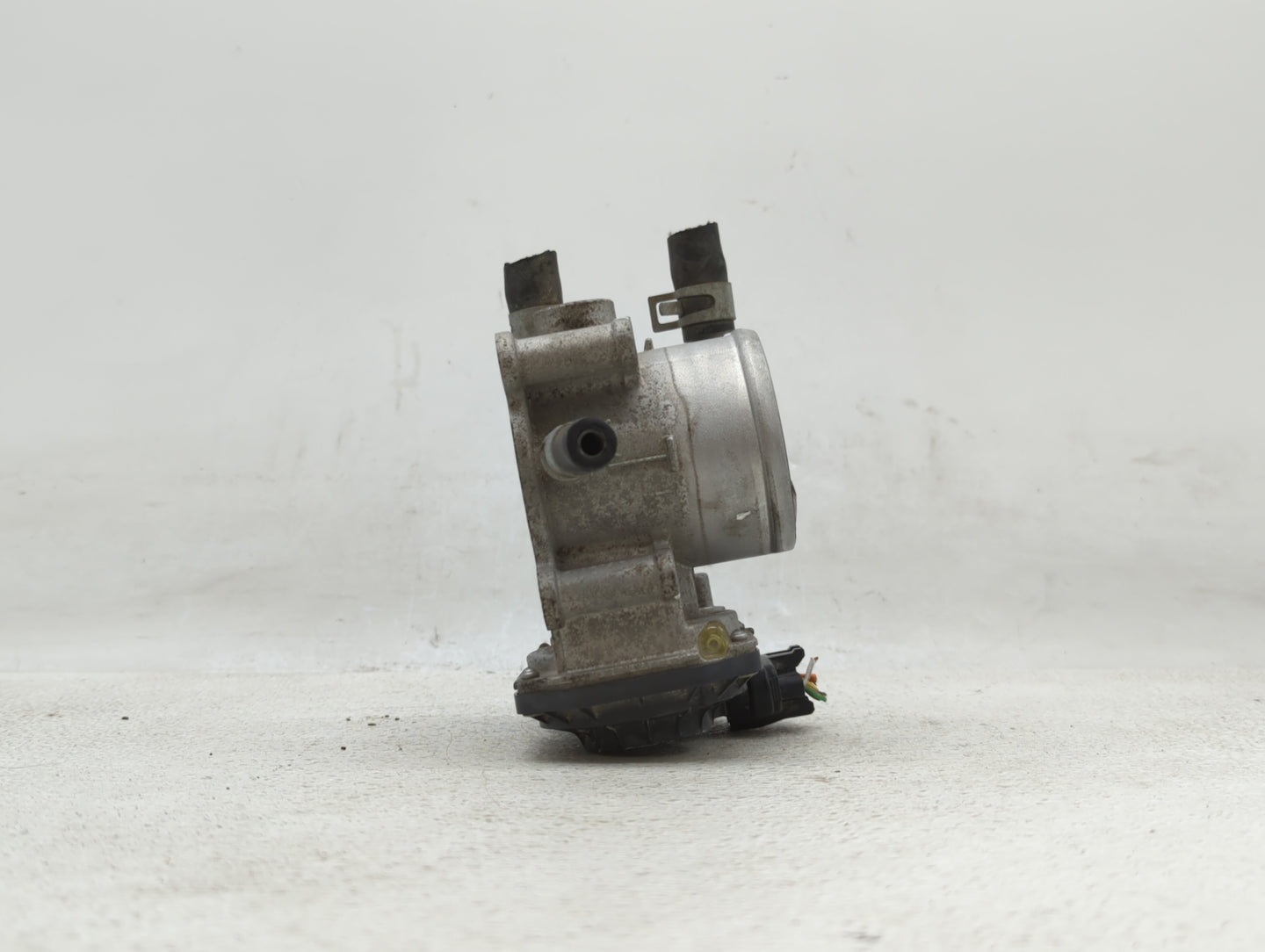 2012-2017 Hyundai Veloster Throttle Body P/N:35100-2B300 Fits Fits 2012 2013 2014 2015 2016 2017 2018 2019 OEM Used Auto Par