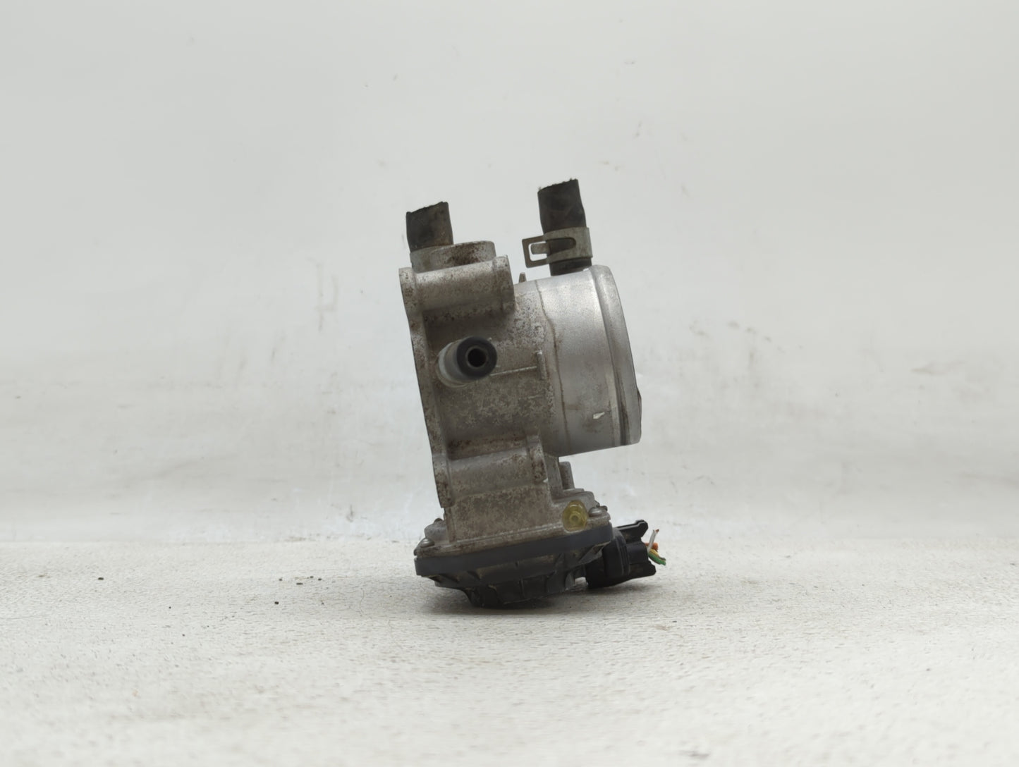 2012-2017 Hyundai Veloster Throttle Body P/N:35100-2B300 Fits Fits 2012 2013 2014 2015 2016 2017 2018 2019 OEM Used Auto Par