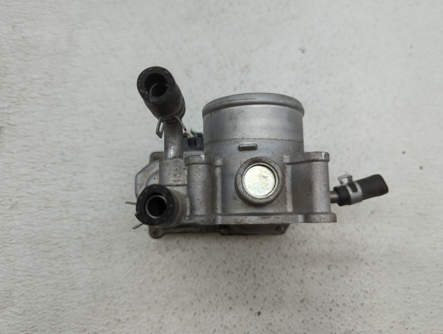 2012-2017 Hyundai Veloster Throttle Body P/N:35100-2B300 Fits Fits 2012 2013 2014 2015 2016 2017 2018 2019 OEM Used Auto Par