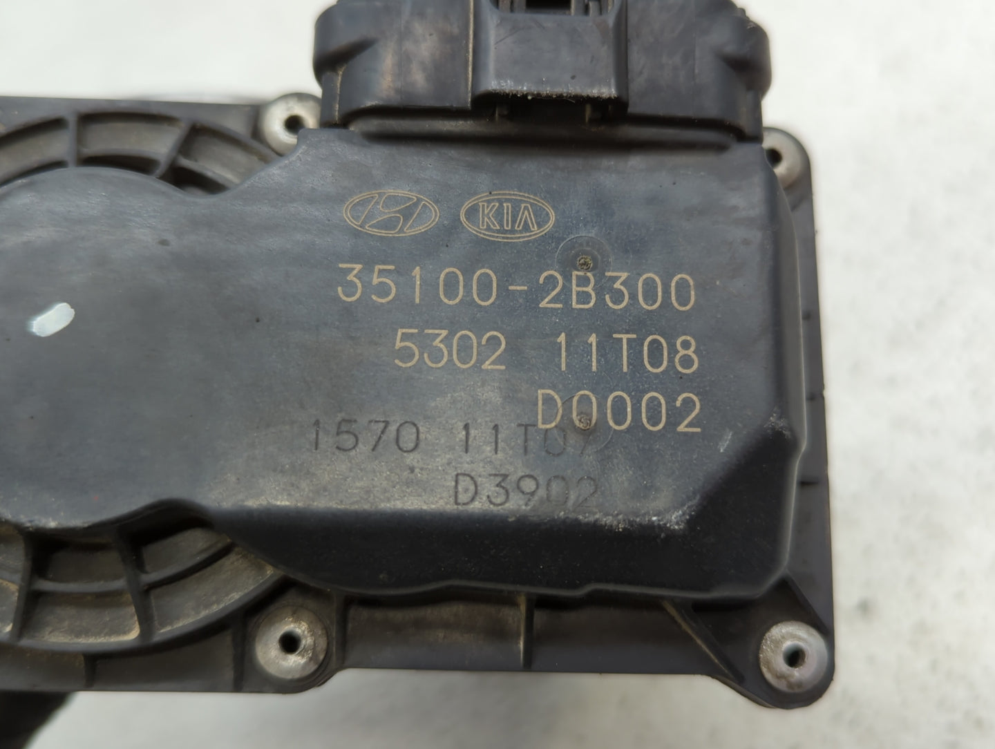 2012-2017 Hyundai Veloster Throttle Body P/N:35100-2B300 Fits Fits 2012 2013 2014 2015 2016 2017 2018 2019 OEM Used Auto Par