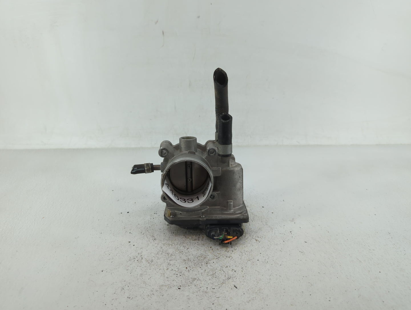 2012-2017 Hyundai Veloster Throttle Body P/N:35100-2B300 Fits Fits 2012 2013 2014 2015 2016 2017 2018 2019 OEM Used Auto Par