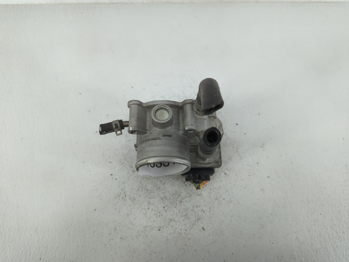 2012-2017 Hyundai Veloster Throttle Body P/N:35100-2B300 Fits Fits 2012 2013 2014 2015 2016 2017 2018 2019 OEM Used Auto Par