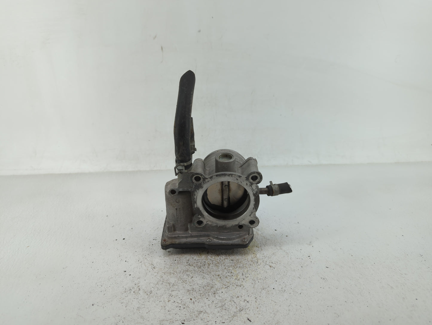 2012-2017 Hyundai Veloster Throttle Body P/N:35100-2B300 Fits Fits 2012 2013 2014 2015 2016 2017 2018 2019 OEM Used Auto Par