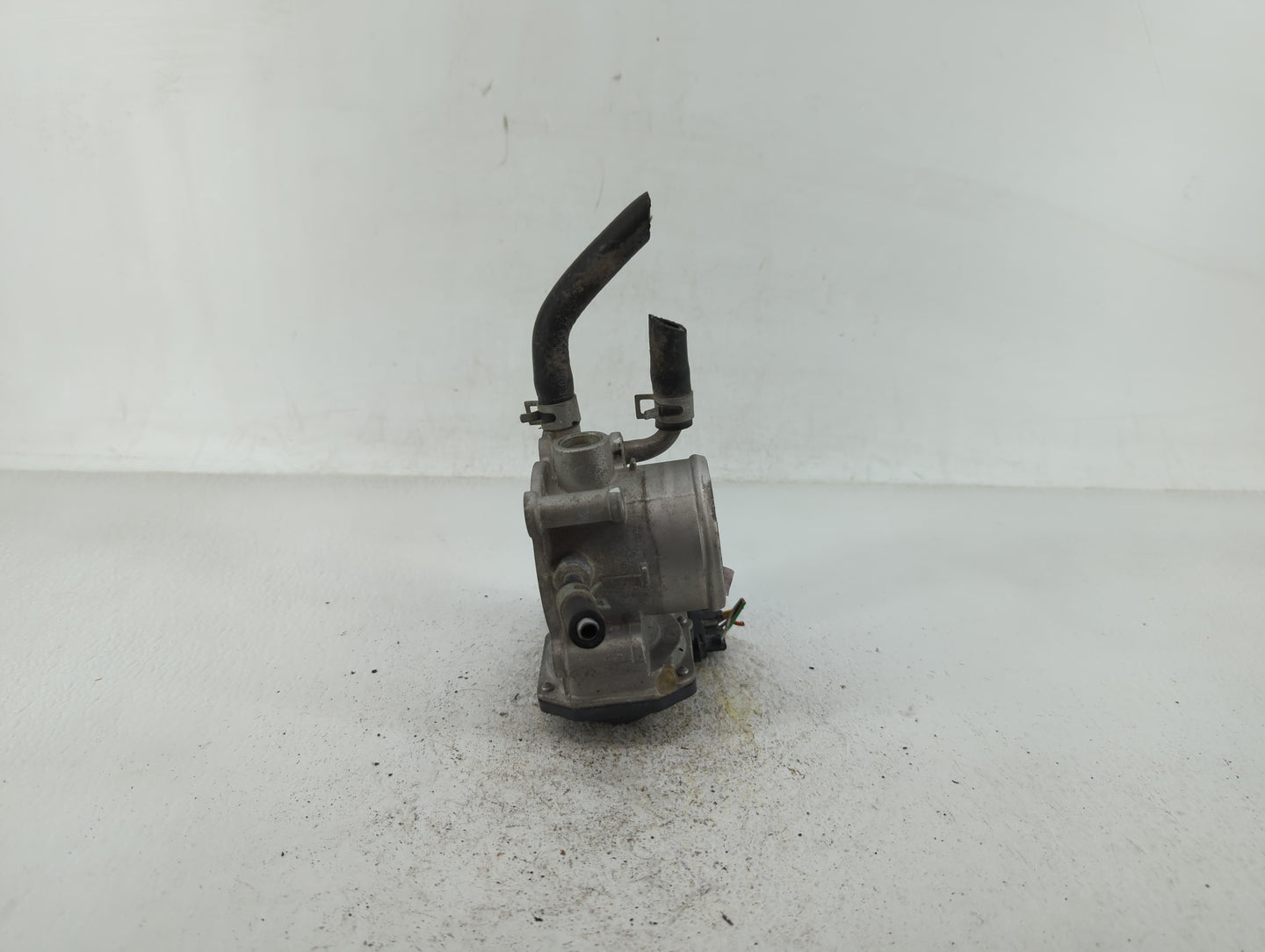 2012-2017 Hyundai Veloster Throttle Body P/N:35100-2B300 Fits Fits 2012 2013 2014 2015 2016 2017 2018 2019 OEM Used Auto Par
