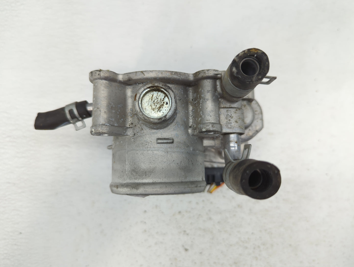 2012-2017 Hyundai Veloster Throttle Body P/N:35100-2B300 Fits Fits 2012 2013 2014 2015 2016 2017 2018 2019 OEM Used Auto Par