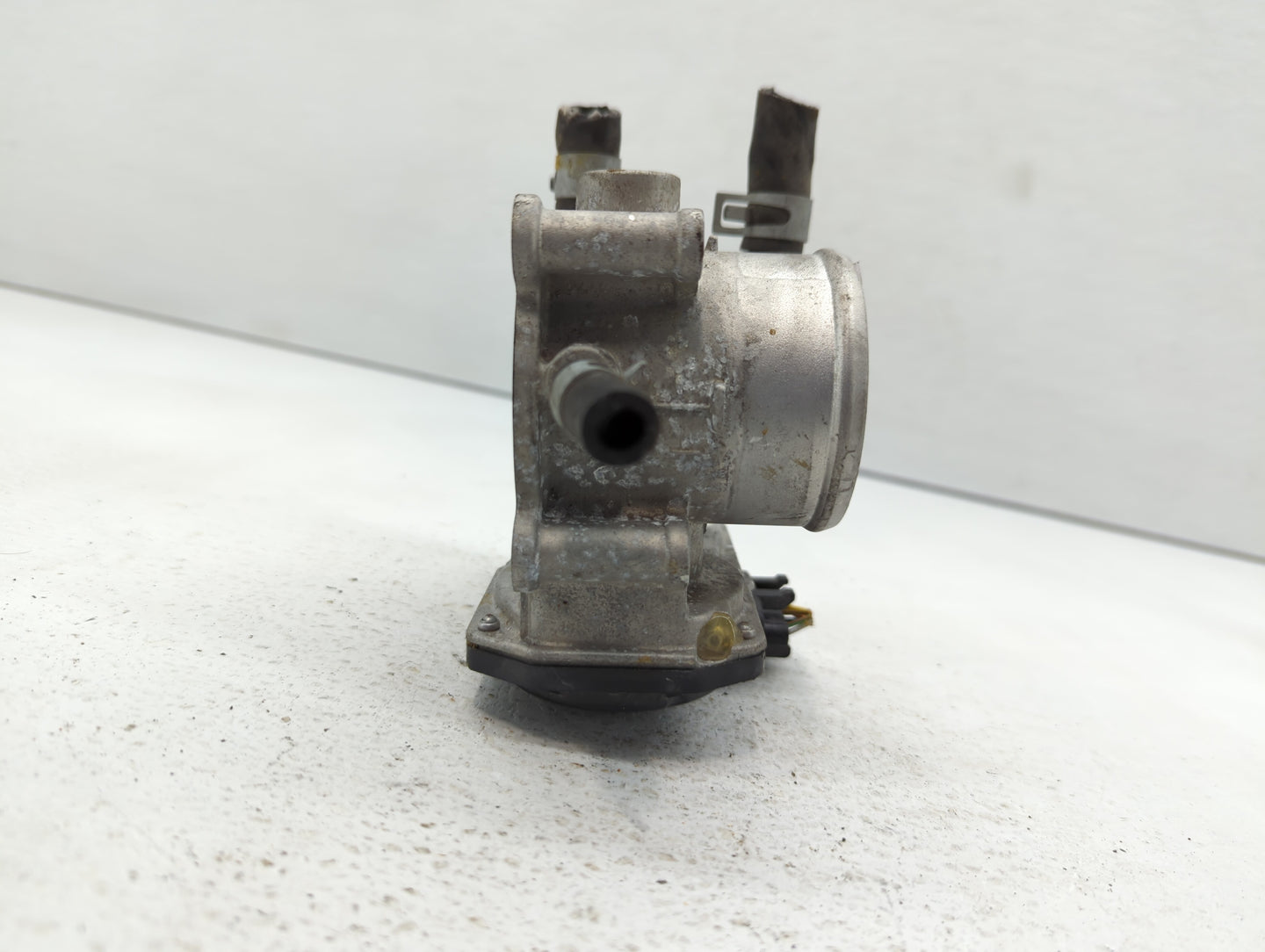 2012-2017 Hyundai Veloster Throttle Body P/N:35100-2B300 Fits Fits 2012 2013 2014 2015 2016 2017 2018 2019 OEM Used Auto Par