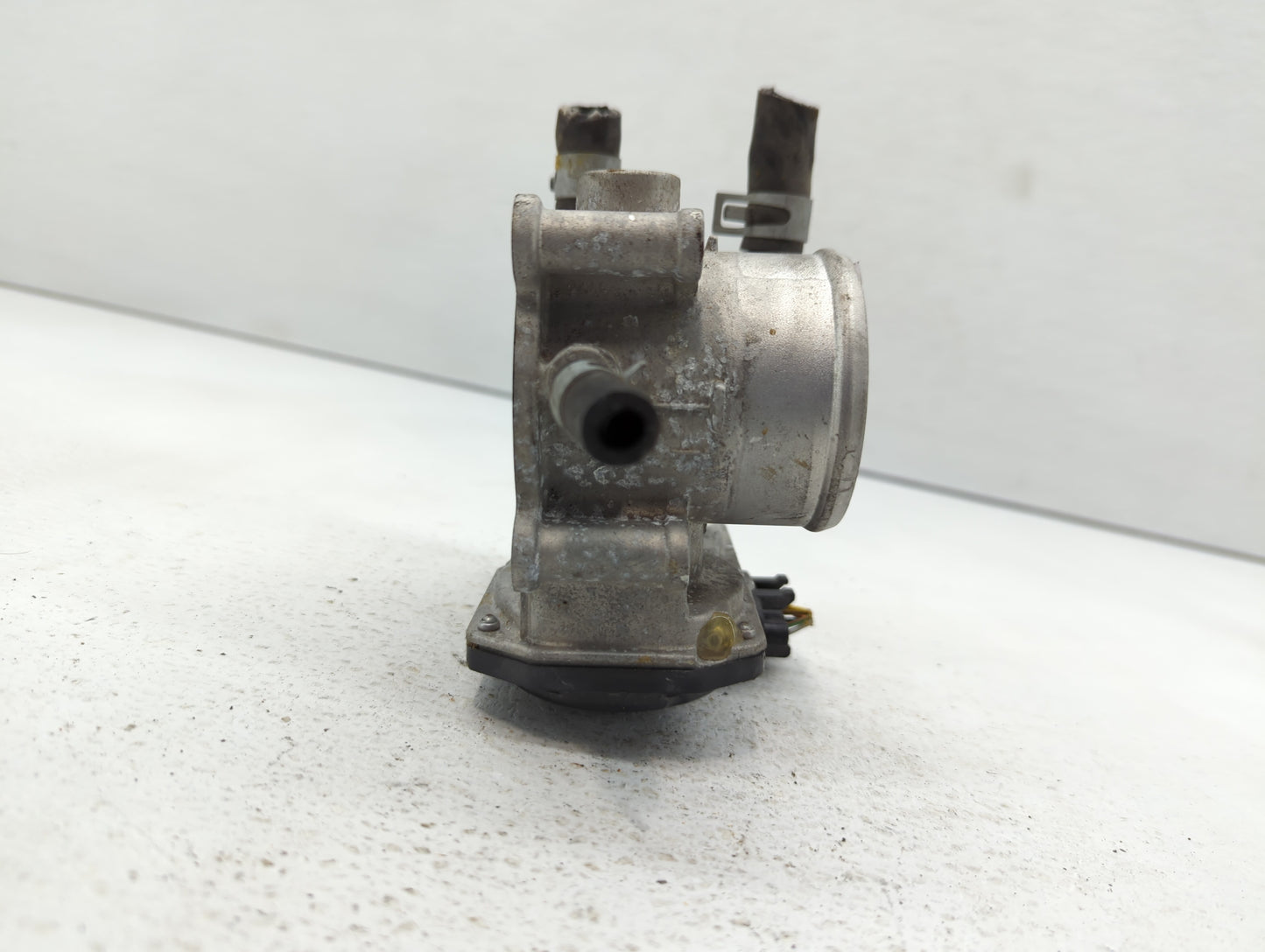 2012-2017 Hyundai Veloster Throttle Body P/N:35100-2B300 Fits Fits 2012 2013 2014 2015 2016 2017 2018 2019 OEM Used Auto Par