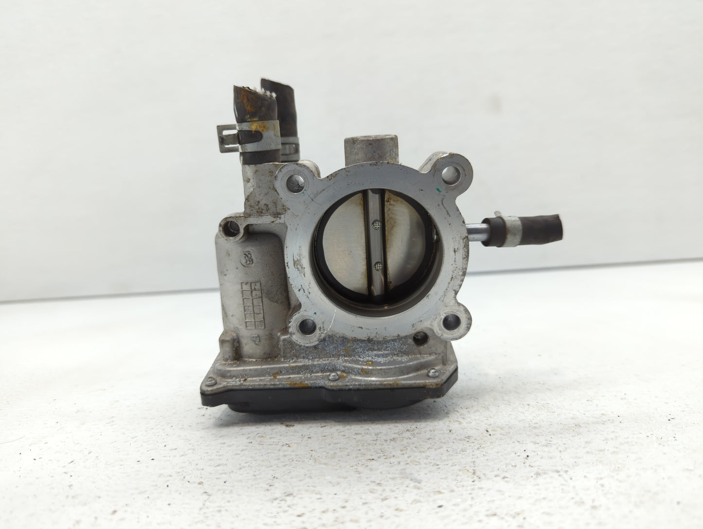 2012-2017 Hyundai Veloster Throttle Body P/N:35100-2B300 Fits Fits 2012 2013 2014 2015 2016 2017 2018 2019 OEM Used Auto Par