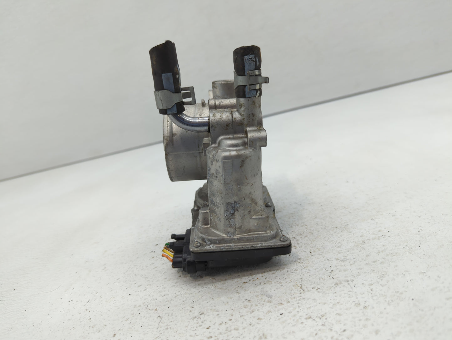 2012-2017 Hyundai Veloster Throttle Body P/N:35100-2B300 Fits Fits 2012 2013 2014 2015 2016 2017 2018 2019 OEM Used Auto Par