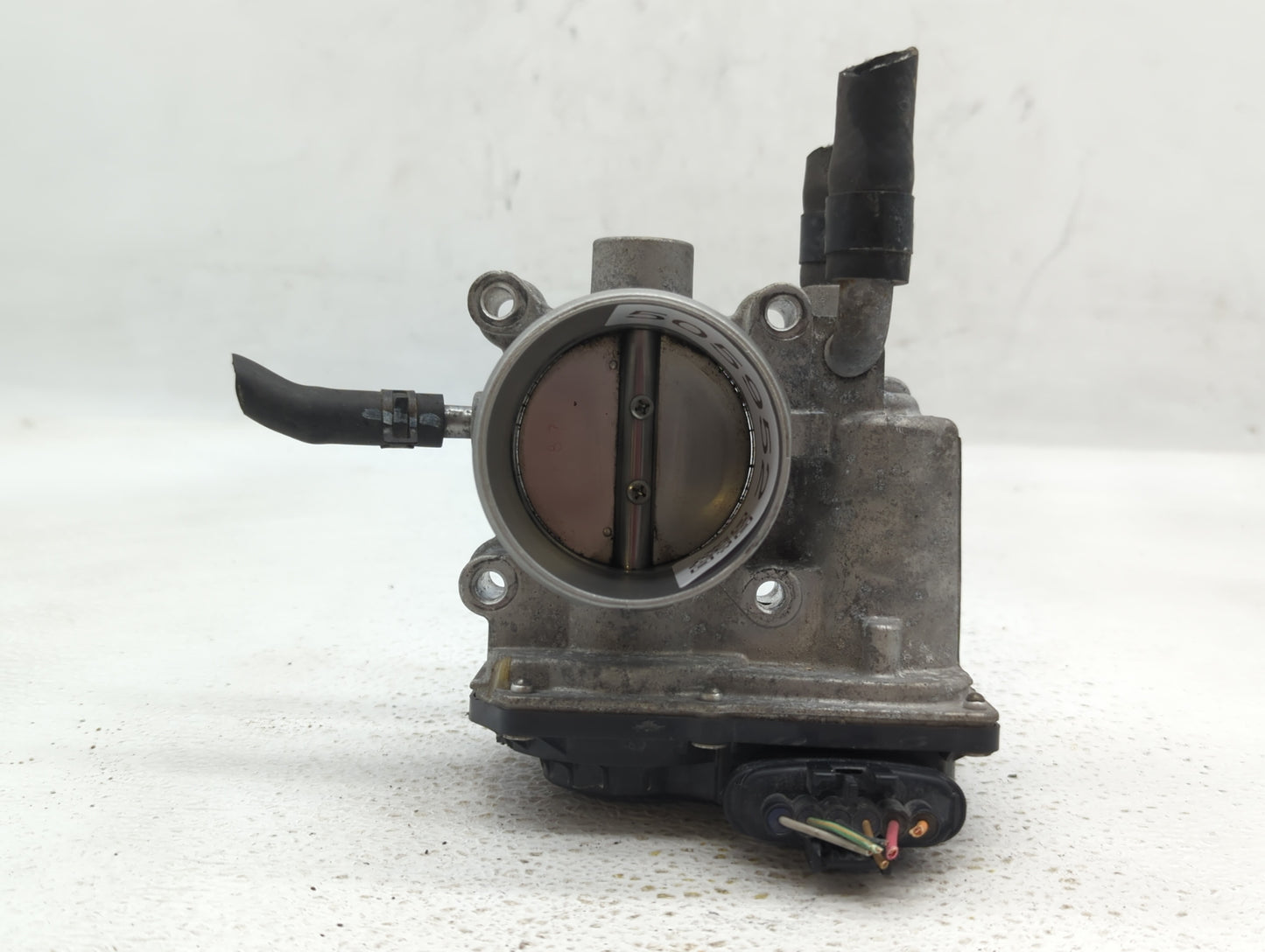 2012-2017 Hyundai Veloster Throttle Body P/N:35100-2B300 Fits Fits 2012 2013 2014 2015 2016 2017 2018 2019 OEM Used Auto Par