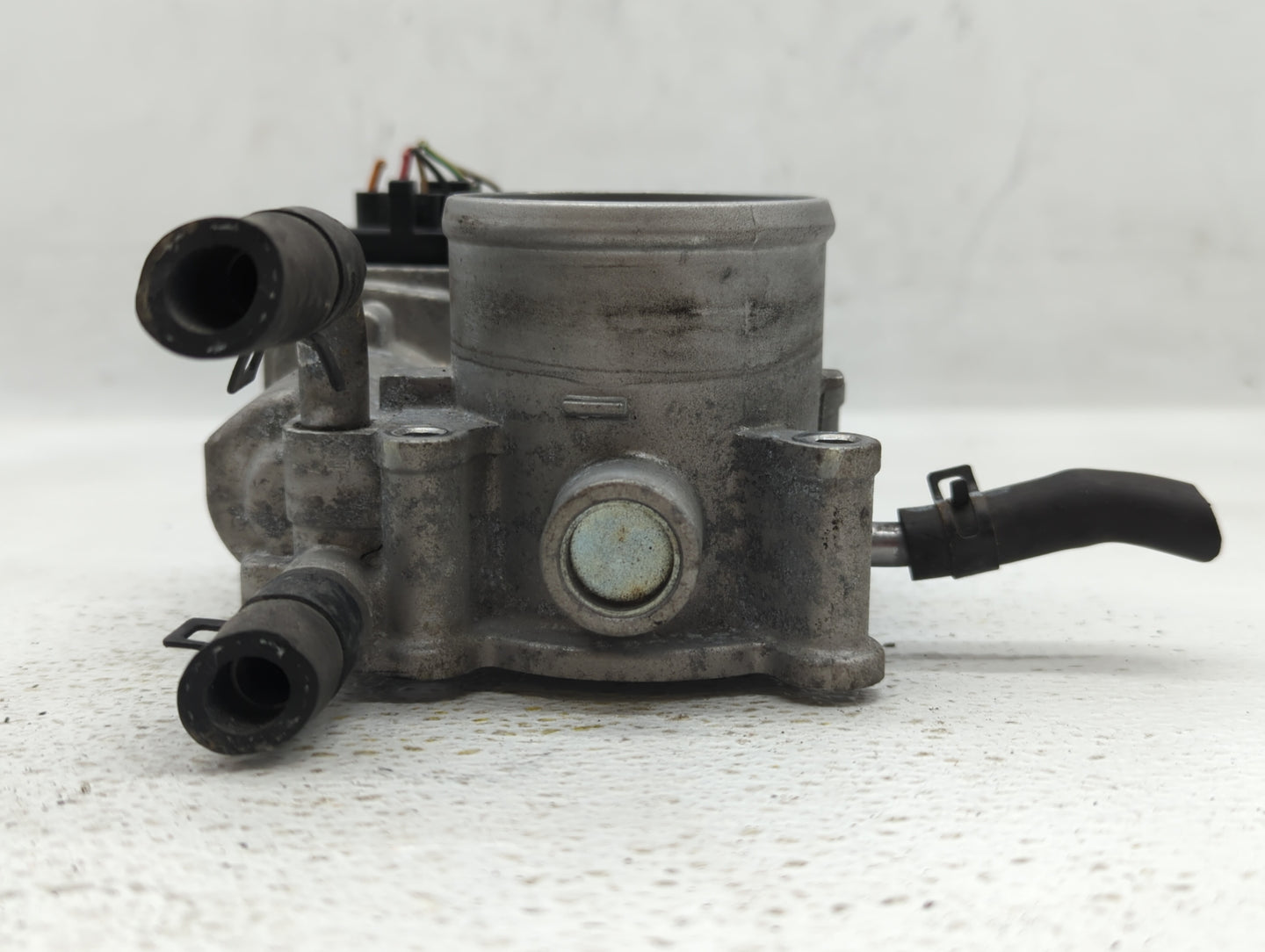 2012-2017 Hyundai Veloster Throttle Body P/N:35100-2B300 Fits Fits 2012 2013 2014 2015 2016 2017 2018 2019 OEM Used Auto Par